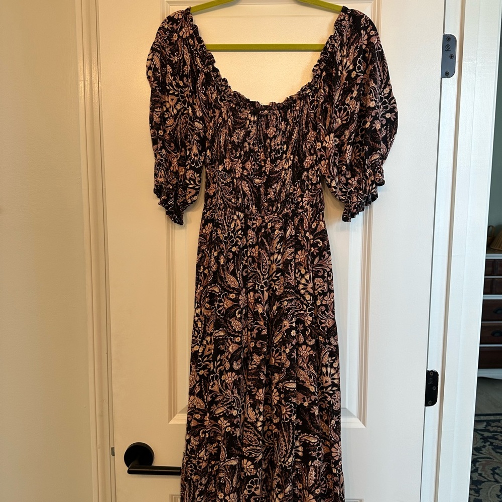 Piper & Scoot Black Sundress with Scoop Neck and Short Sleeves